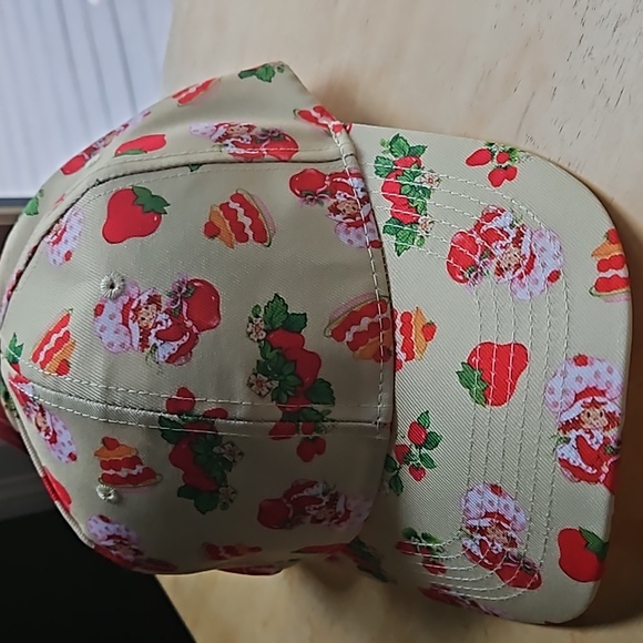 STRAWBERRY SHORTCAKE BASEBALL CAP - Picture 10 of 11